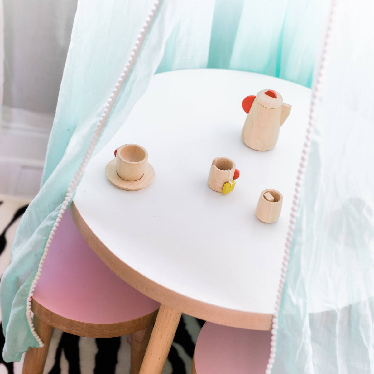Round Kids Table Maple Green H443617