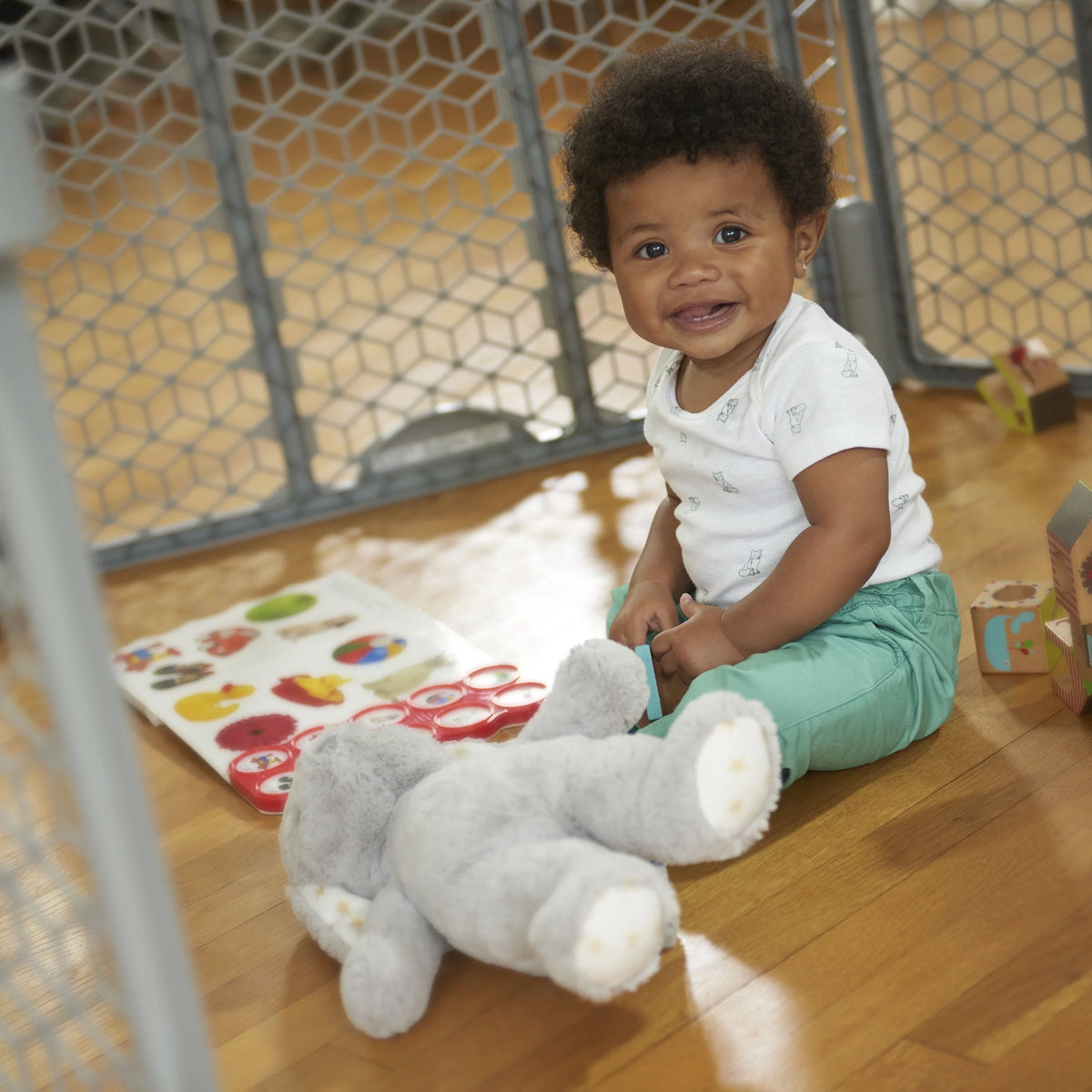 6-Panel Cool Gray Plastic Play Gate M980