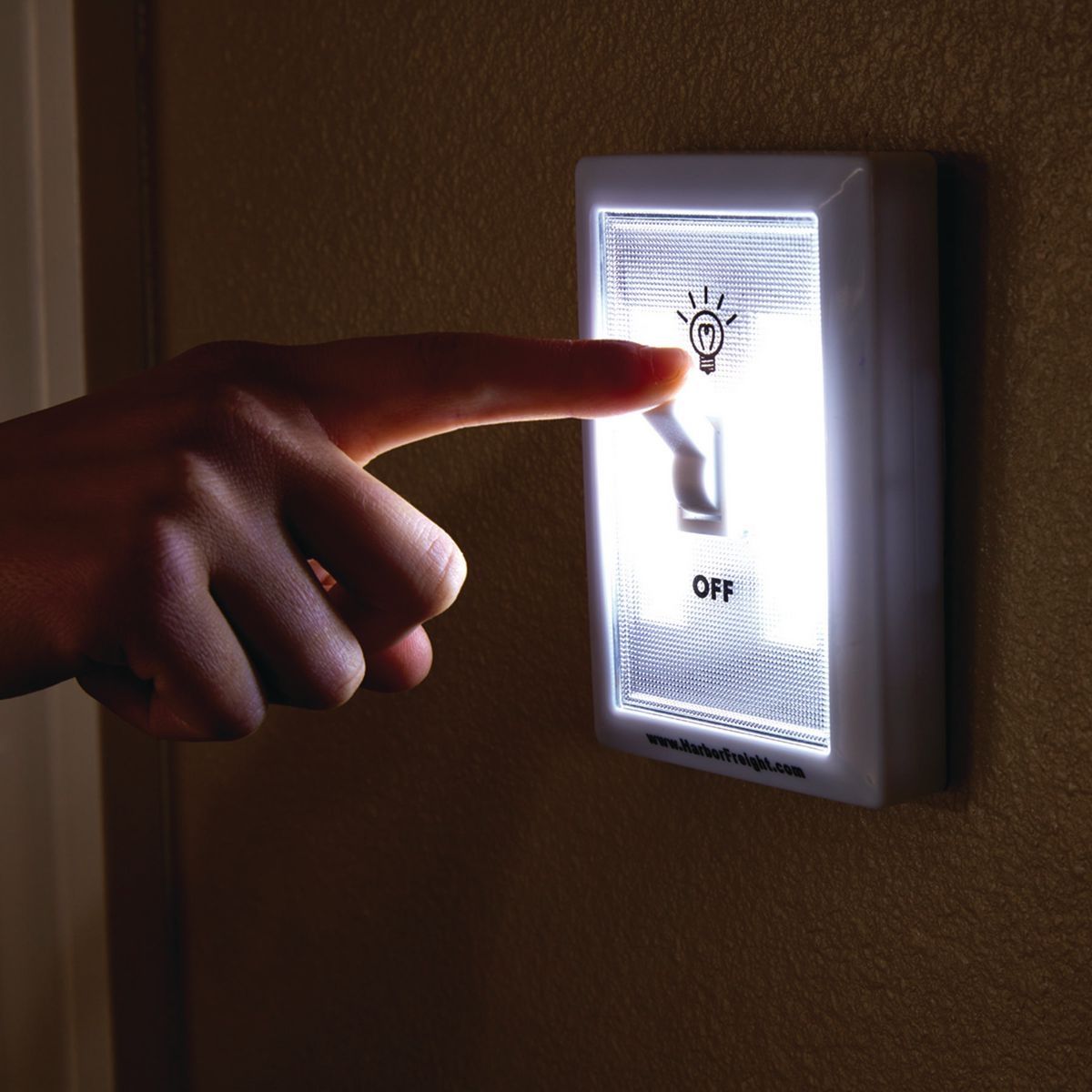 200 Lumen LED Flip Light P1262