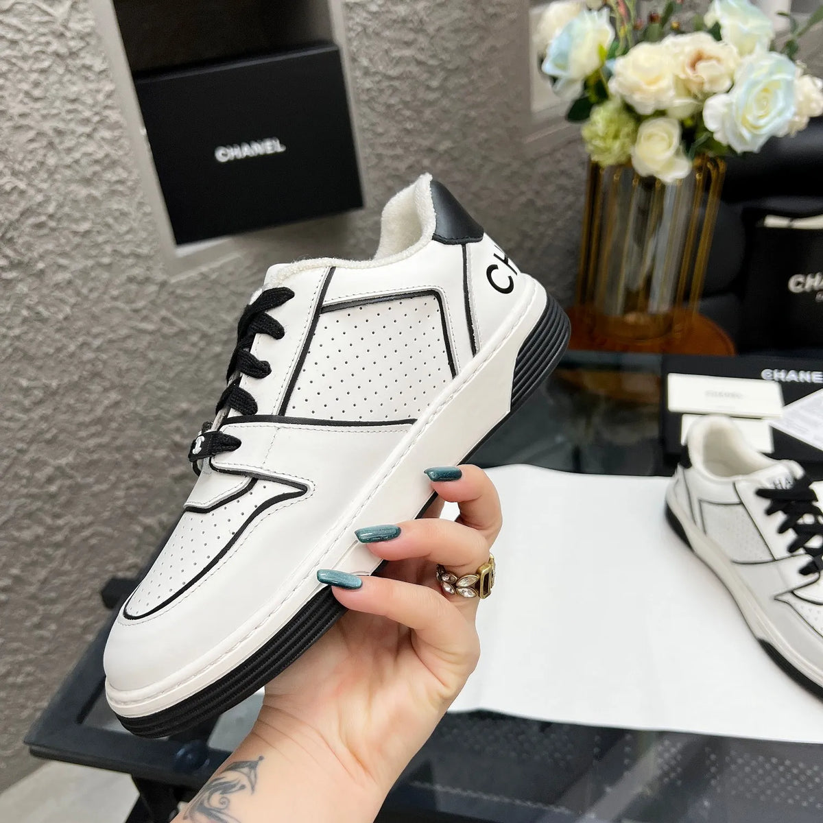 women sneakers H665