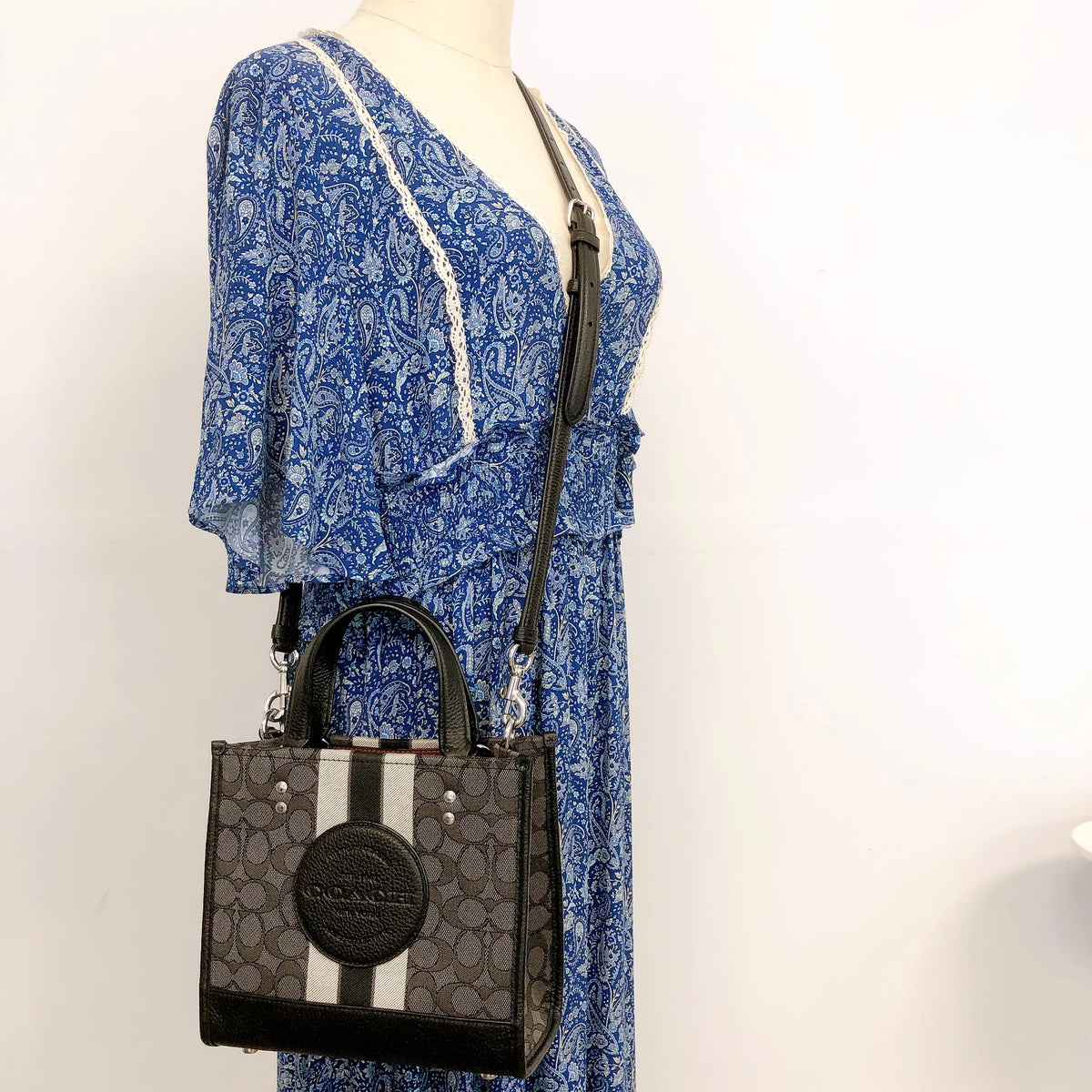 Black Signature Jacquard Tote E565